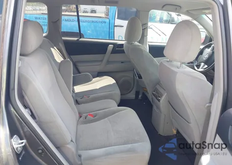 2011 Toyota Highlander Base V6 z USA, uszkodzony, nr VIN 5TDBK3EH9BS054027